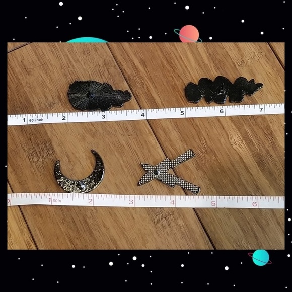 Set of 4 Macabre Brooches/Pins - Picture 4 of 4